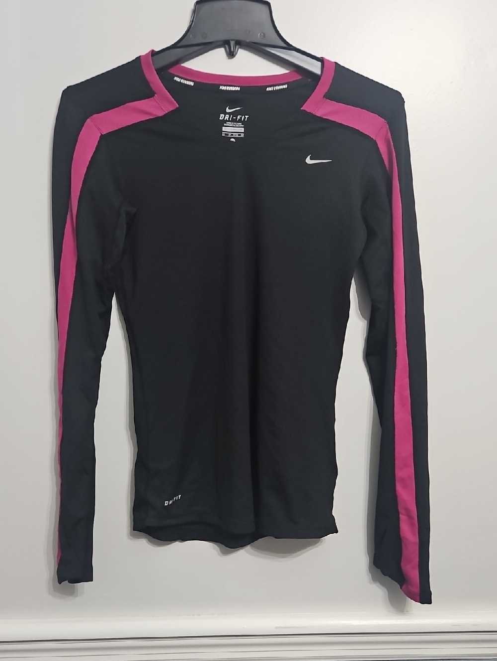 Nike Black Long Sleeve Dri-FIT Top with Pink Accents Size XS Womens